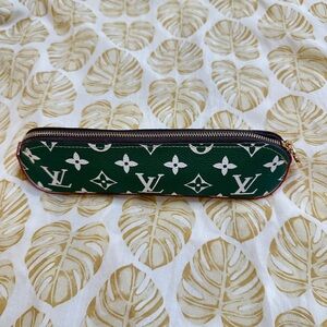 Louis Vuitton Green and White Monogram Case